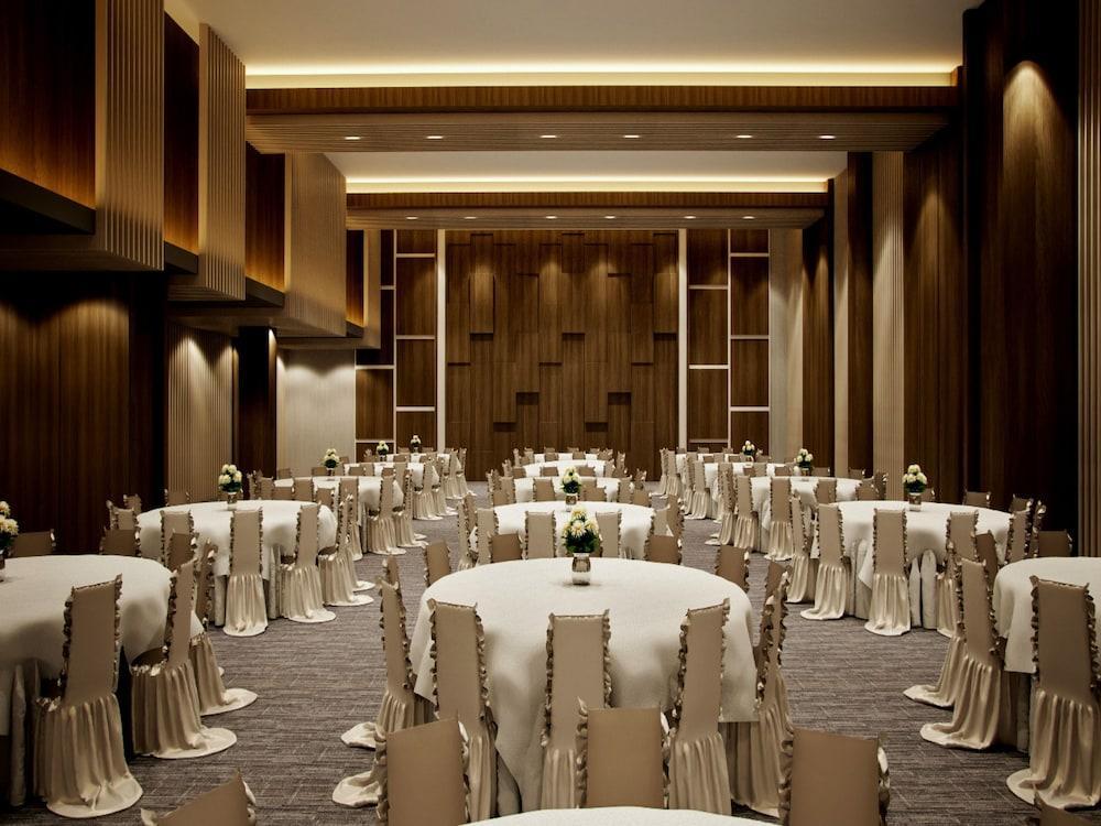 Aston Sidoarjo City Hotel & Conference Center Екстериор снимка