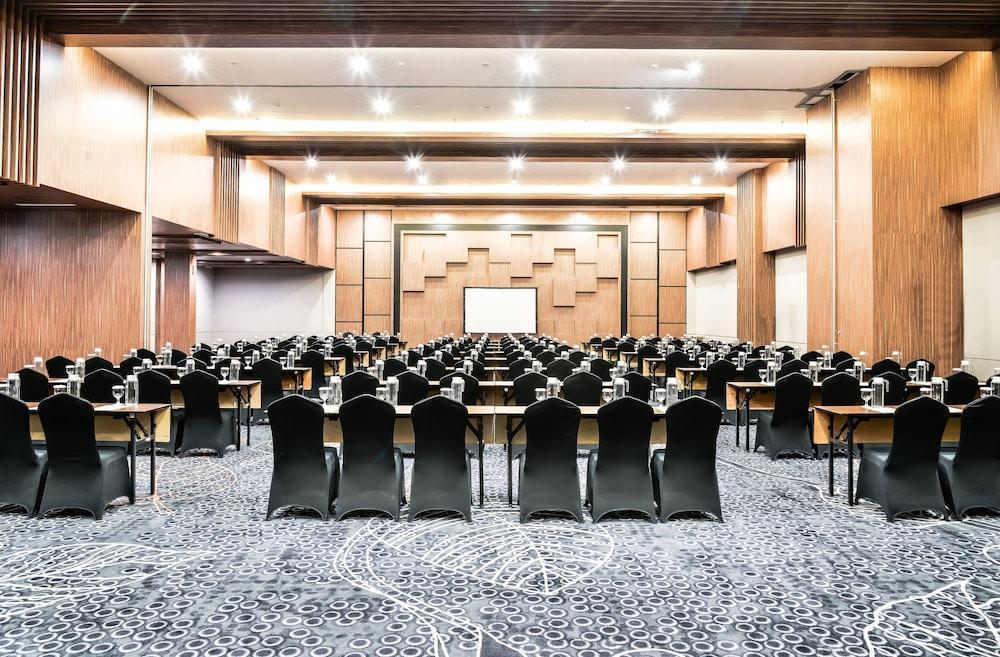 Aston Sidoarjo City Hotel & Conference Center Екстериор снимка