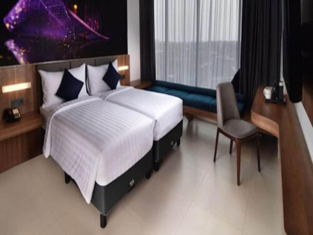 Aston Sidoarjo City Hotel & Conference Center Екстериор снимка
