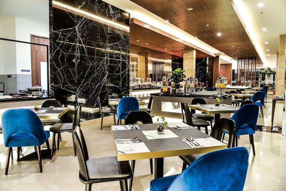 Aston Sidoarjo City Hotel & Conference Center Екстериор снимка